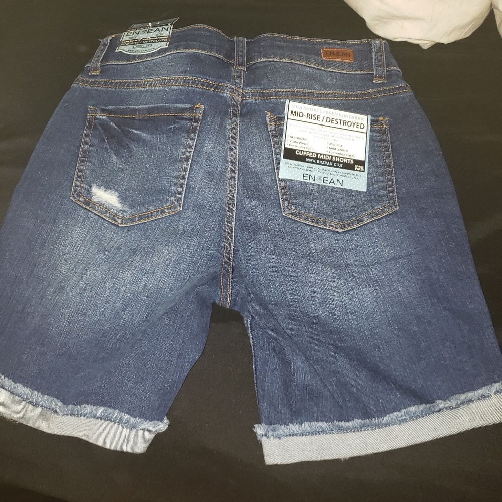 En Jean Dark Rinse Mid Rise Short - Picture 6 of 7